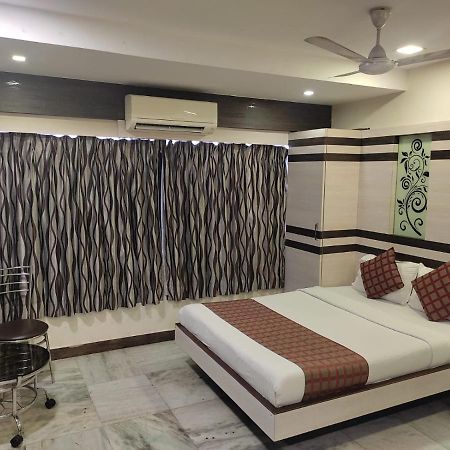 Hotel Oc Residency Мумбаи Экстерьер фото